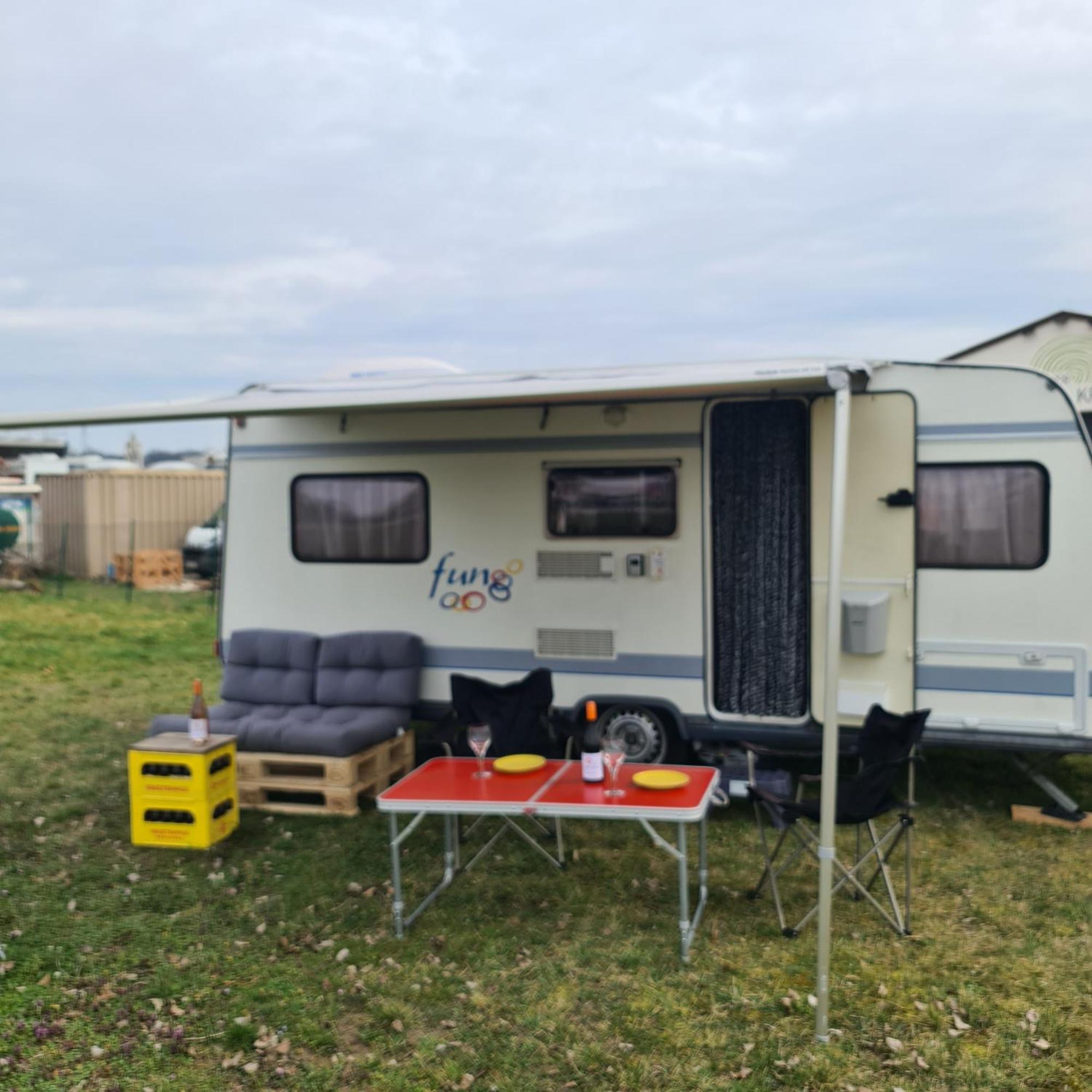 Louise'S Camper Hotel Neusiedl an der Zaya Exterior photo